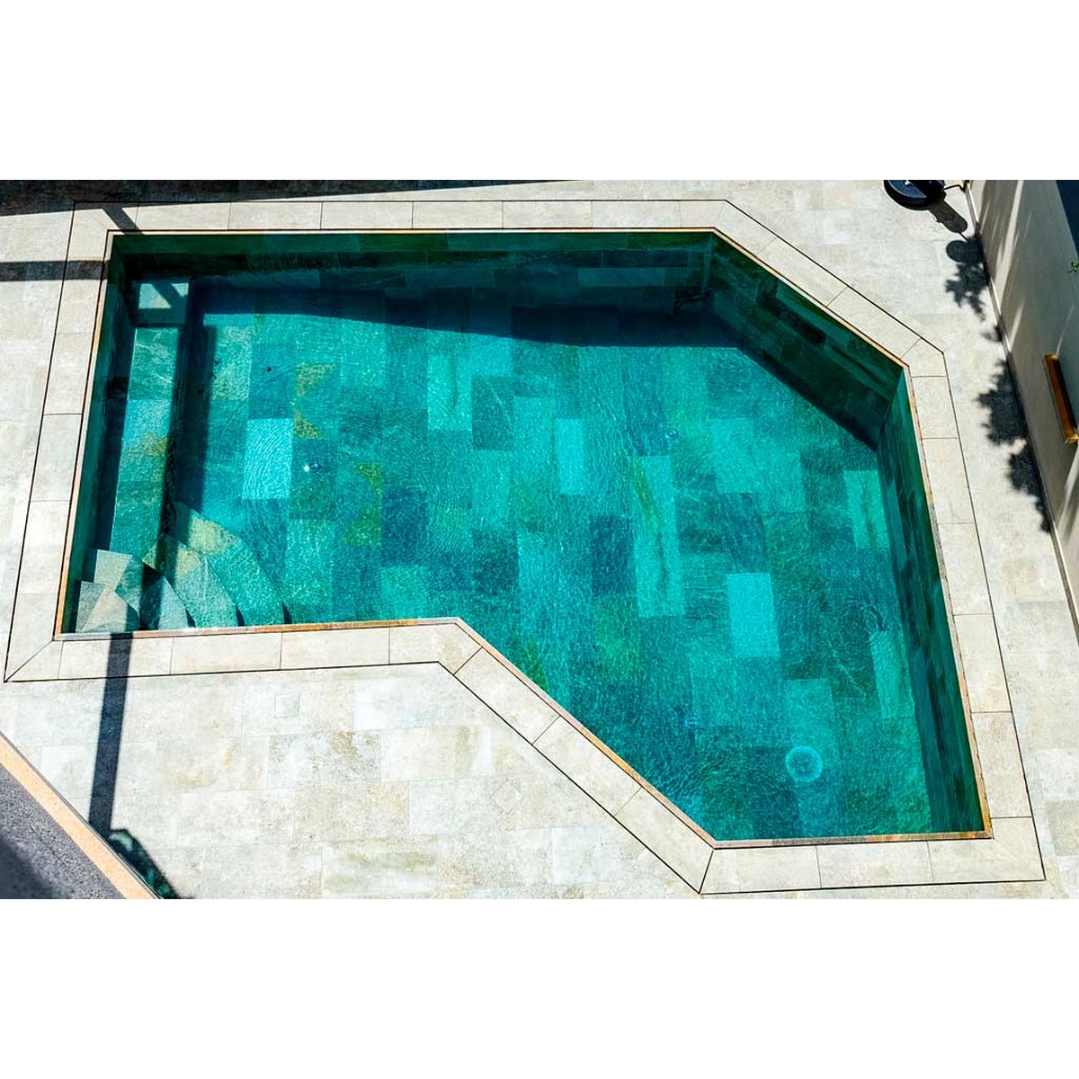 Fotografia de ambiente de Orla da piscina Série Mistery Grey